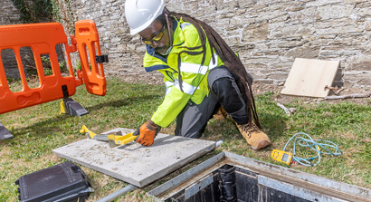 wildanet worker installing full fibre